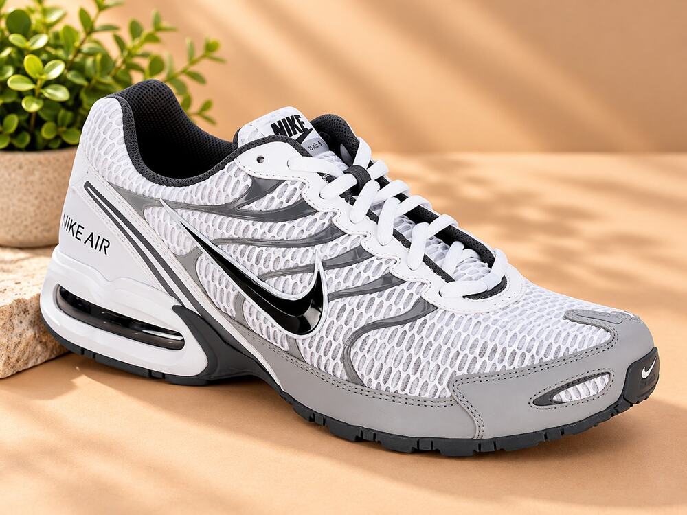 NWT Nike Air Max Torch 4 Men's Running Shoes White/Grey Size 10.5
